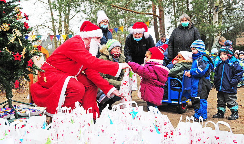 Gelungene Weihnachtsüberraschung in Torgelower Kitas