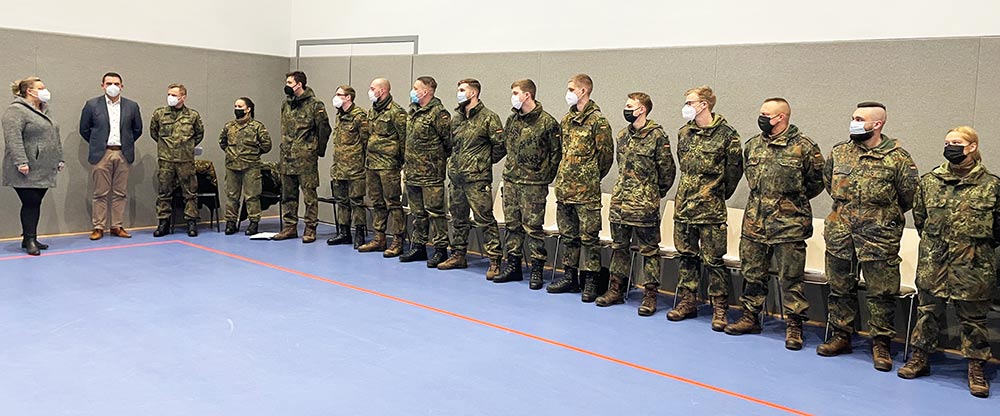Bundeswehrsoldaten unterstützen im Klinikalltag