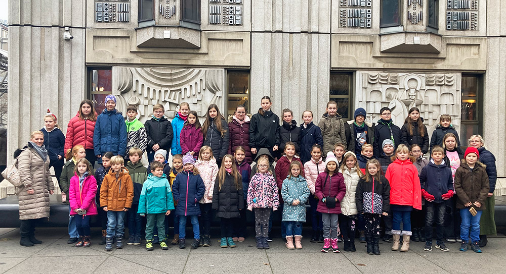 Musikschüler erleben tolle Kinderrevue im Friedrichstadtpalast