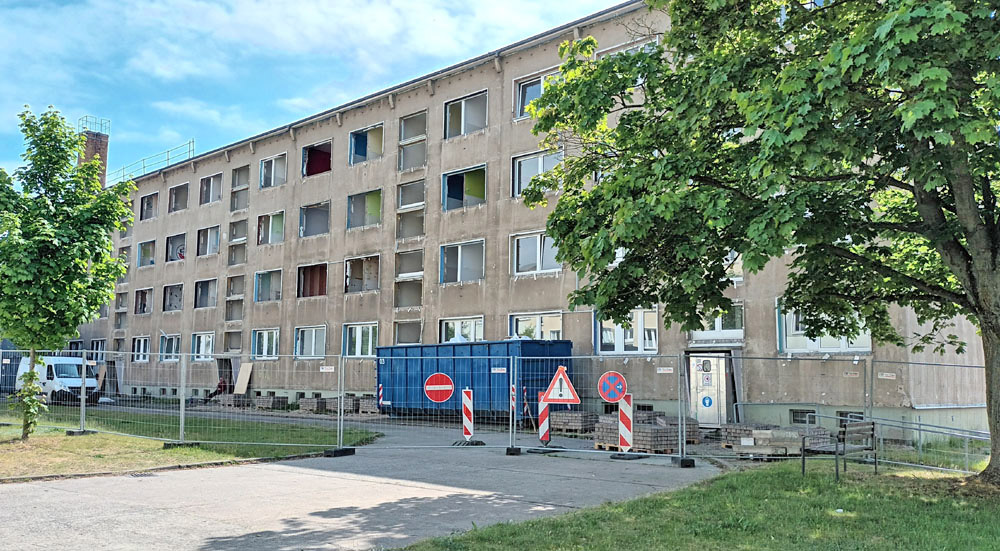 Abriss: Dieser Wohnblock in Ueckermünde muss dran glauben