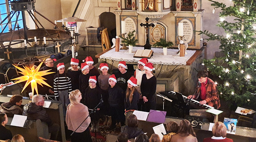 Musikschüler entführen in Blumenthaler Kirche in die Weihnachtszeit