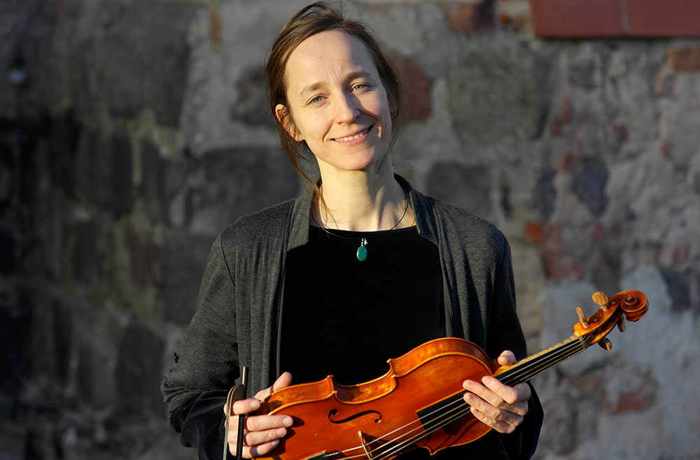 Musikträume in schwarzweiß: Klaviermusik der besonderen Art in Altwarp