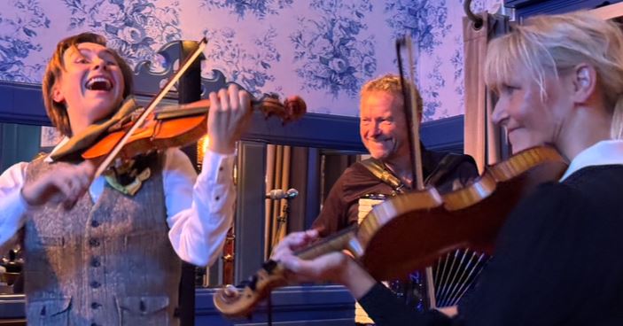 Bengan Janson Trio mit schwedischer Musik zum Mittsommer in Hetzdorf