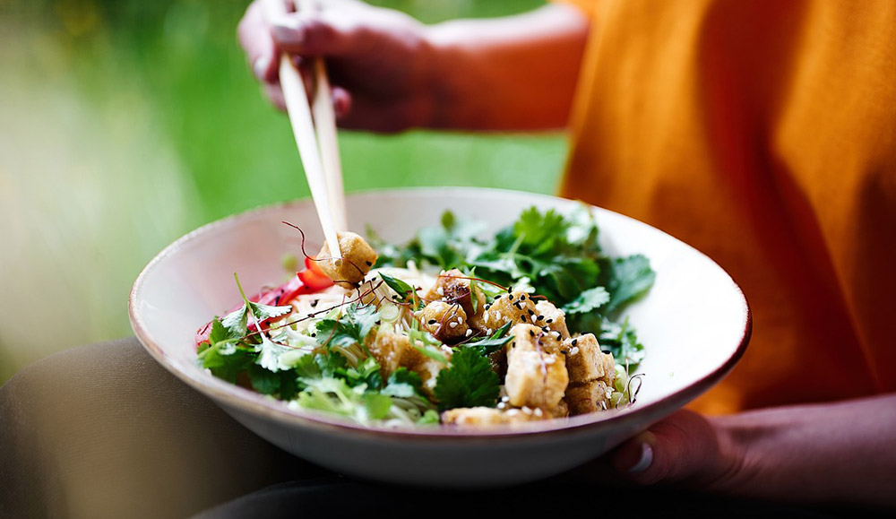 Leicht und gesund durch den Sommer: Ernährungstipps bei Hitze