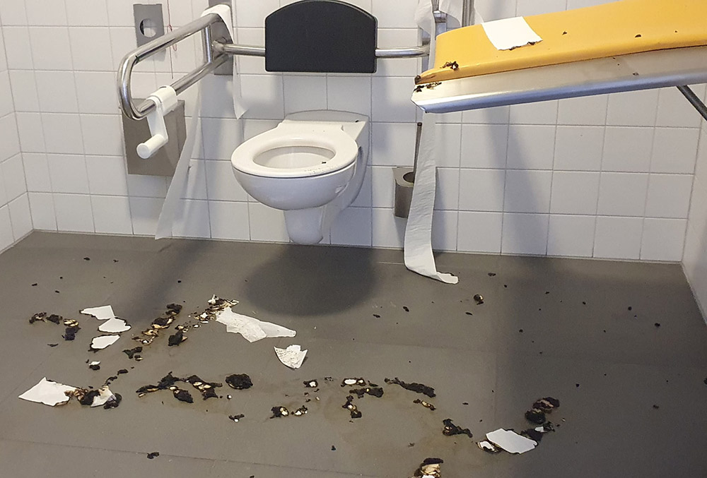 Vandalismus zwingt Stadt zum Handeln: WC nur noch mit Schlüssel