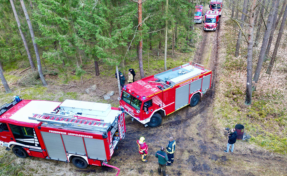 Waldbrandübung: Zusammenarbeit von Feuerwehr und Forst gestärkt 