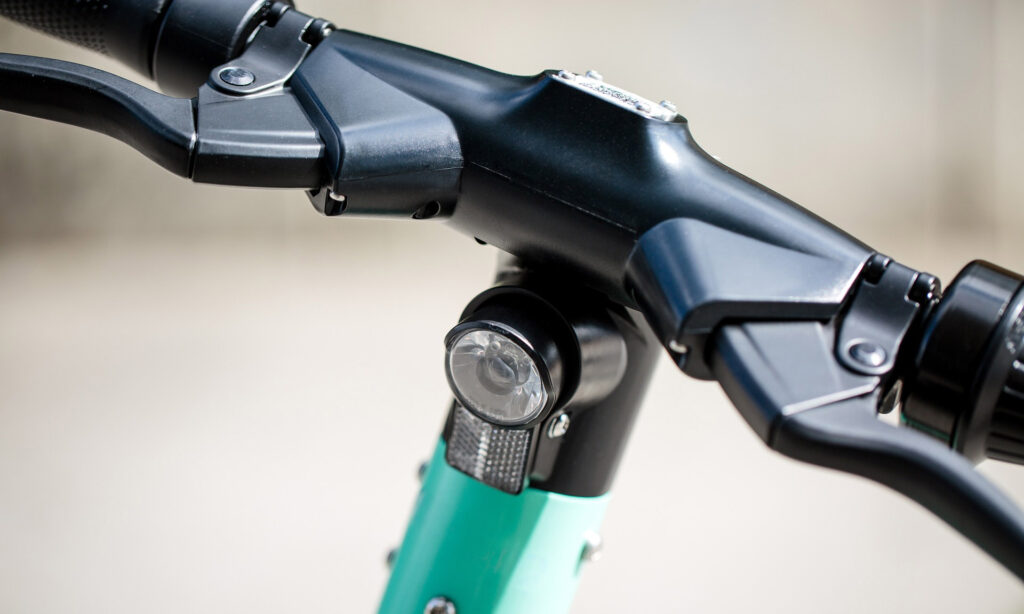 Eggesin: E-Roller ohne Versicherung und unter Drogeneinfluss gestoppt