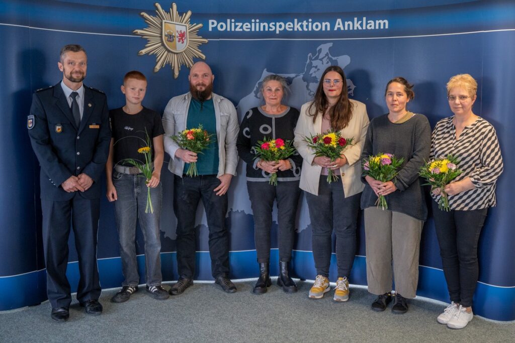 Anklam: Polizei ehrt mutige Helfer für gelebte Zivilcourage