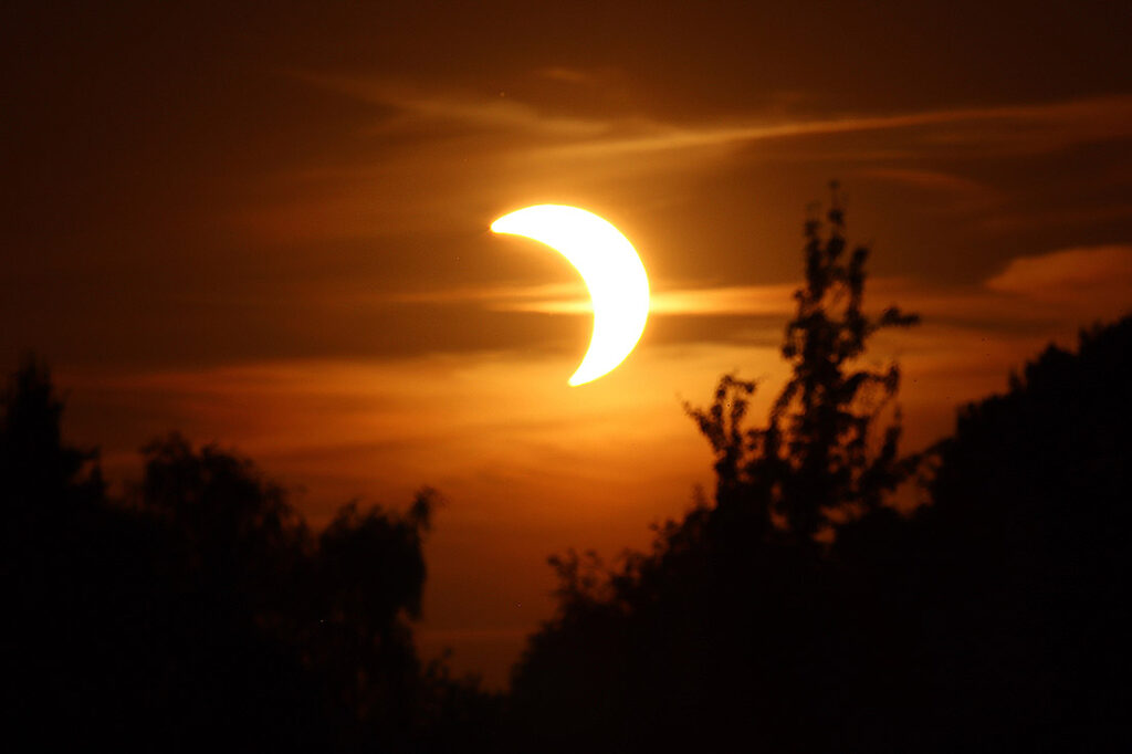 Viele Blicke gingen gestern Abend in den Himmel